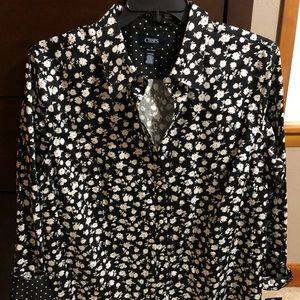 Chaps Woman’s Icon Black button down no iron shirt